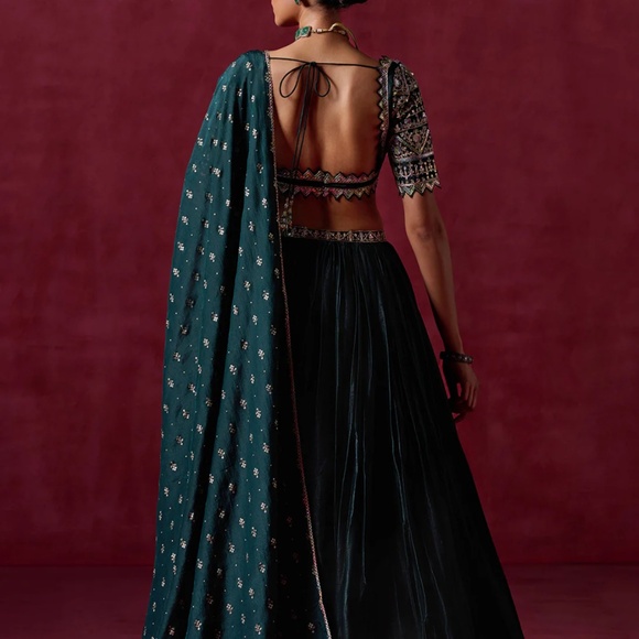 Lashkaraa Dark Green Embroidered Satin Legenga - Picture 2 of 2